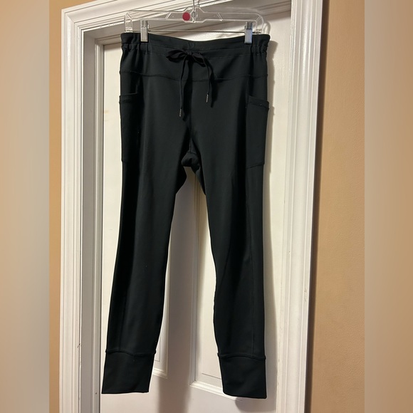 90 Degrees black leggings with draw string design and pockets 
Size XL - Picture 2 of 6